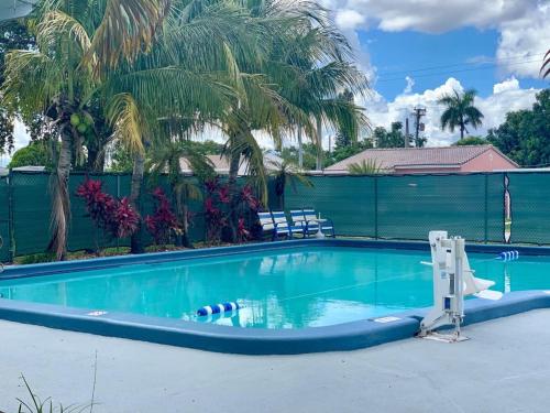 hollywood gateway inn