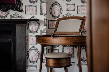 Sweeney Hall Hotel,Corwen>>Ball,3 star