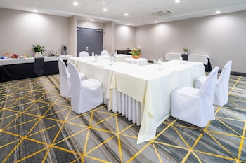 holiday inn long island islip arpt east by ihg