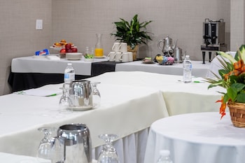 holiday inn long island islip arpt east by ihg