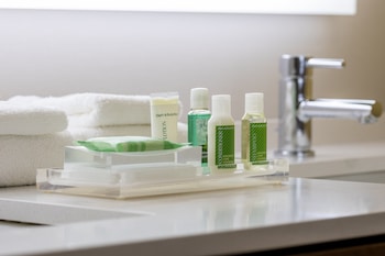 holiday inn long island islip arpt east by ihg
