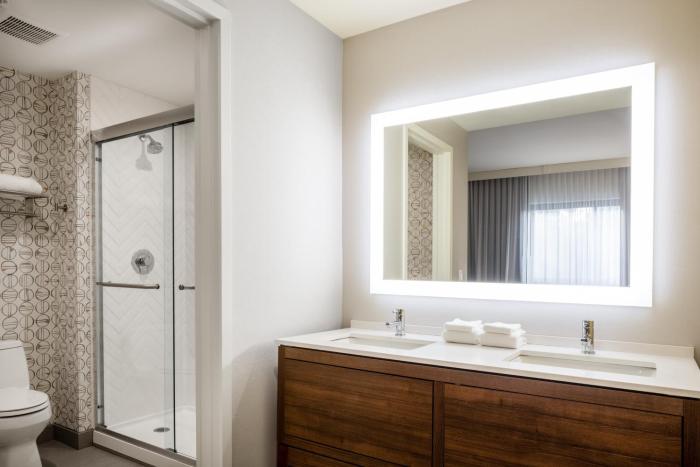 holiday inn long island islip arpt east by ihg