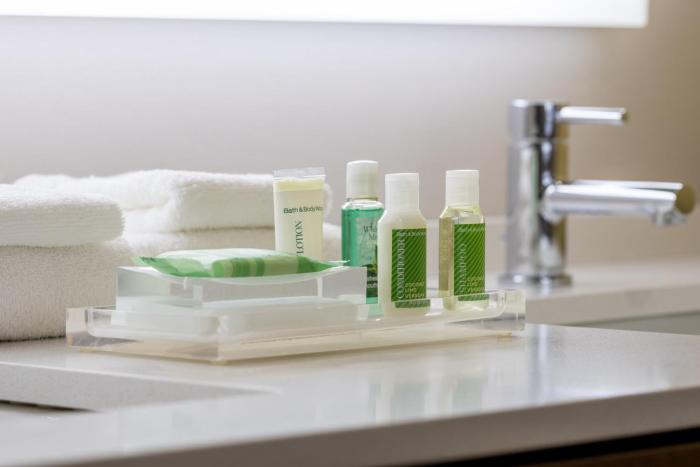 holiday inn long island islip arpt east by ihg