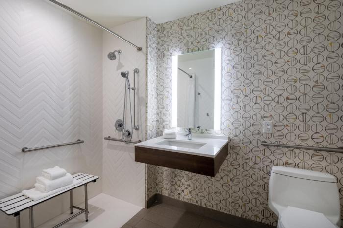 holiday inn long island islip arpt east by ihg
