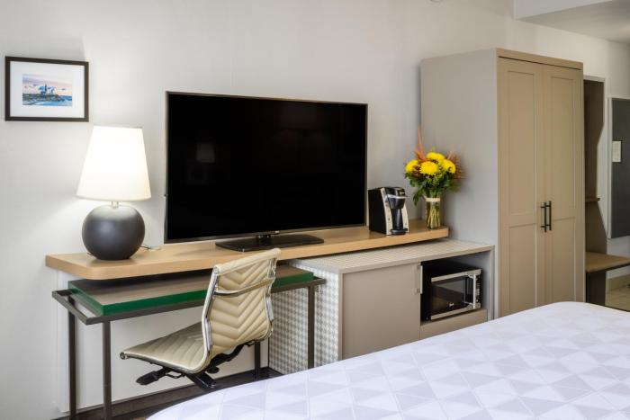 holiday inn long island islip arpt east by ihg