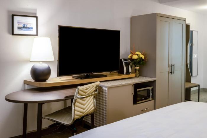 holiday inn long island islip arpt east by ihg