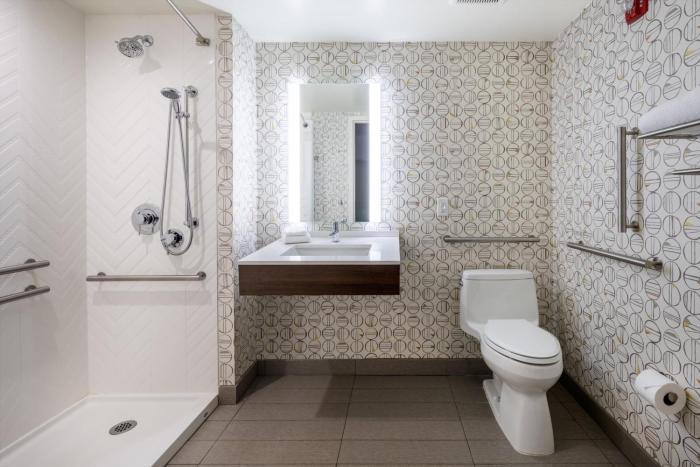 holiday inn long island islip arpt east by ihg