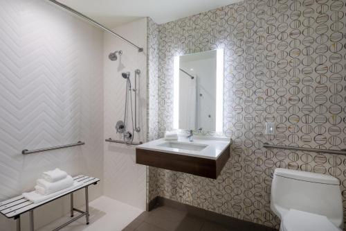 holiday inn long island islip arpt east by ihg
