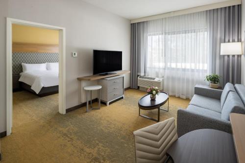 holiday inn long island islip arpt east by ihg
