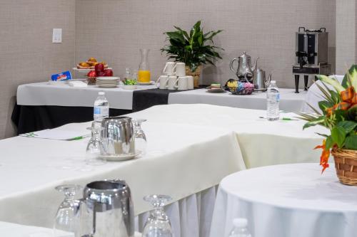 holiday inn long island islip arpt east by ihg