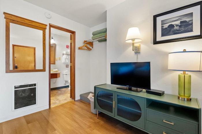 crescent beach motel