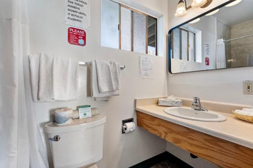 crescent beach motel