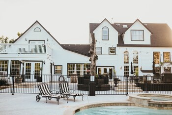 towering oaks event and retreat center