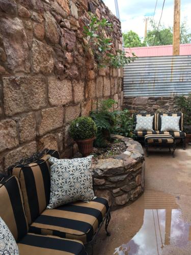 bisbee brownstone suites