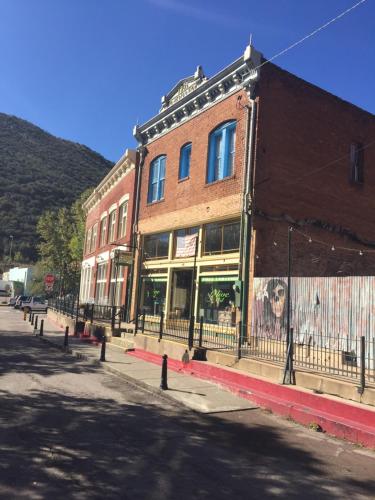 bisbee brownstone suites