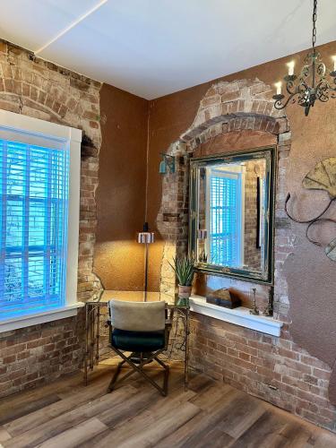 bisbee brownstone suites