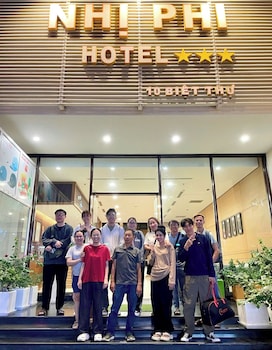 nhi phi hotel