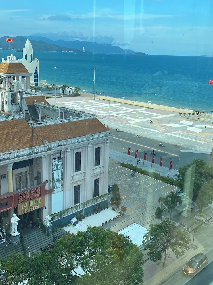 happy light central nha trang