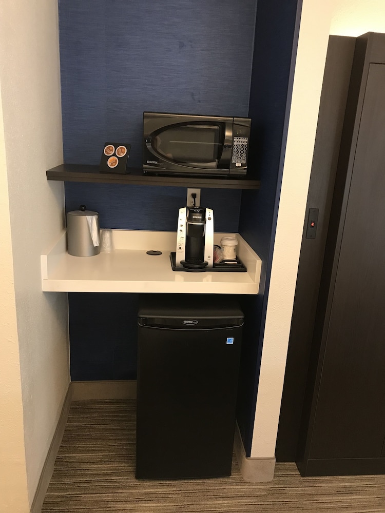 holiday inn express allentown north by ihg