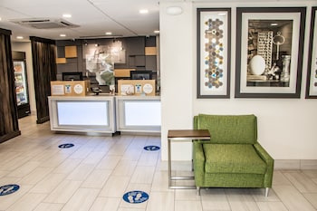 Holiday Inn Express Allentown North By Ihg,Lehigh>>Allentown,3 star