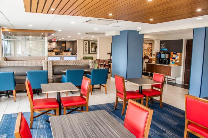 holiday inn express allentown north by ihg