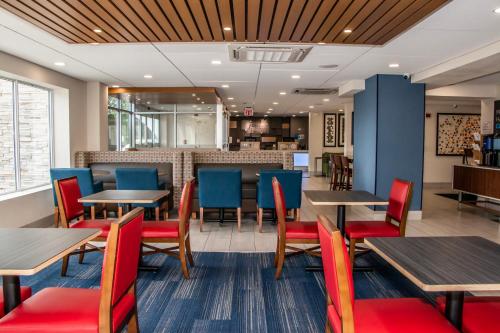 holiday inn express allentown north by ihg