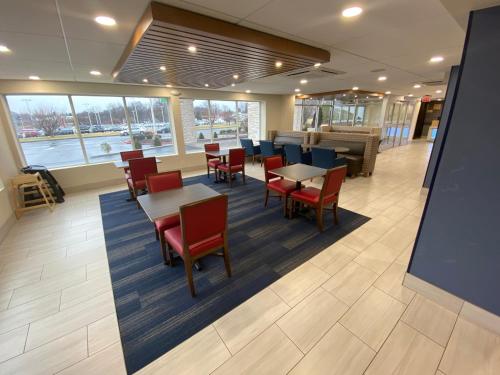 holiday inn express allentown north by ihg