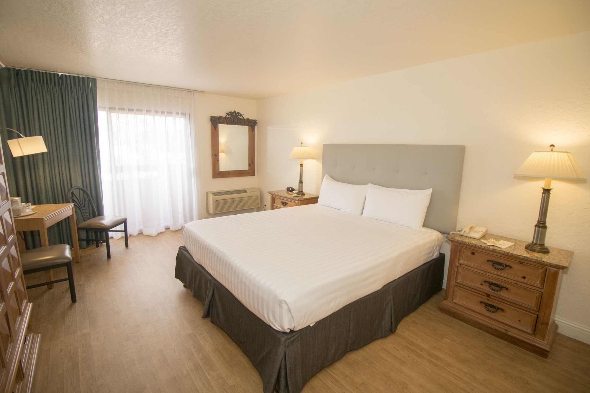 la serena inn