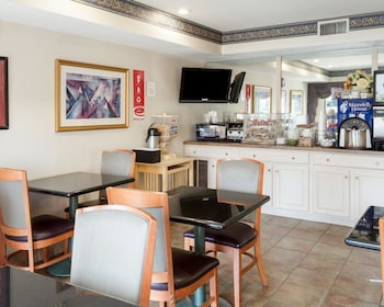 econo lodge near fort gregg adams i 295