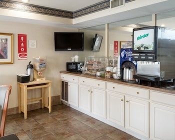 econo lodge near fort gregg adams i 295