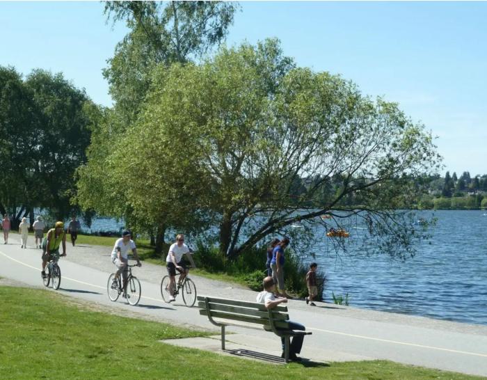 phinneywood hideaway zoo meets lake