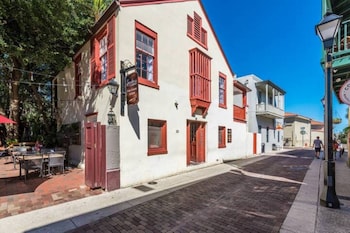 20 hypolita luxury downtown apartment