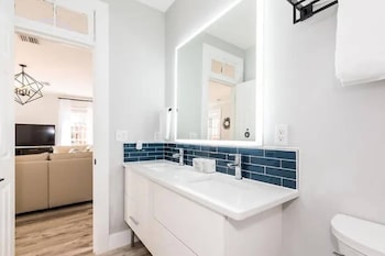 20 hypolita luxury downtown apartment