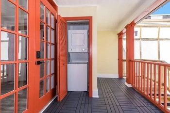 20 hypolita luxury downtown apartment
