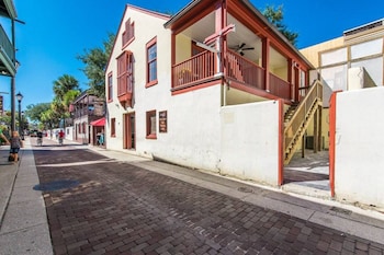 20 hypolita luxury downtown apartment