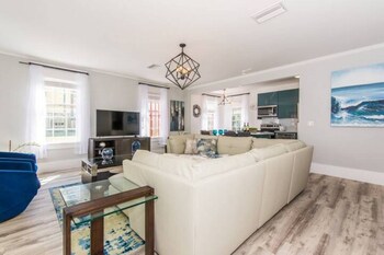 20 hypolita luxury downtown apartment