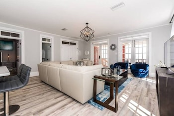 20 hypolita luxury downtown apartment