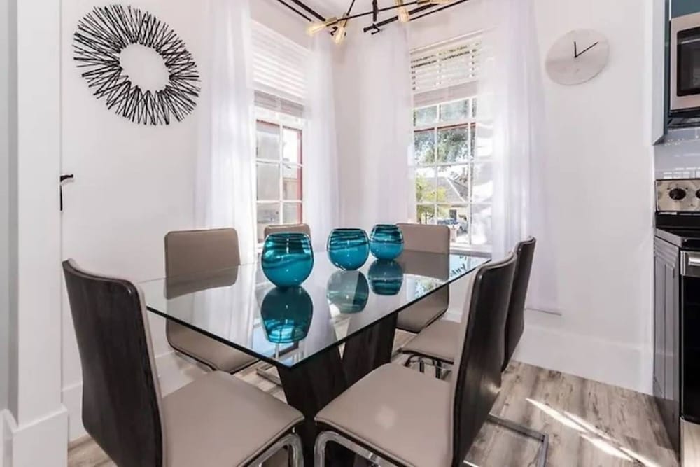 20 hypolita luxury downtown apartment