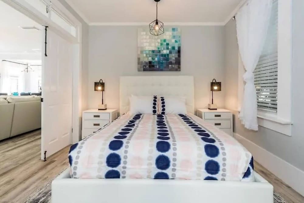 20 hypolita luxury downtown apartment