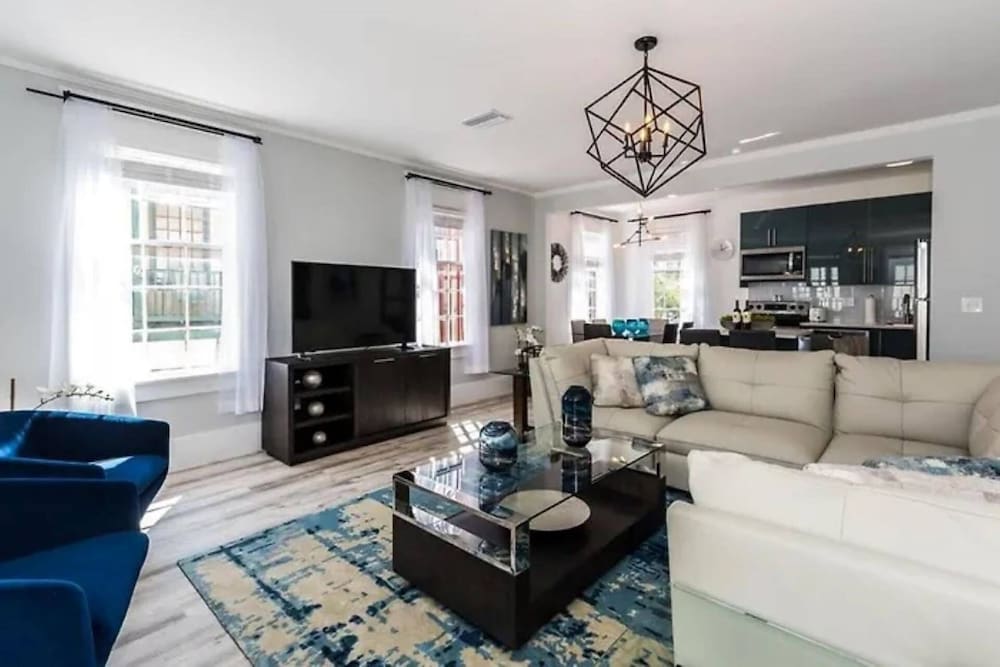 20 hypolita luxury downtown apartment