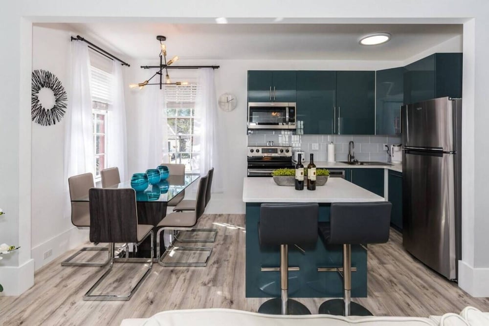 20 hypolita luxury downtown apartment
