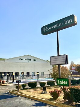 executive inn chester