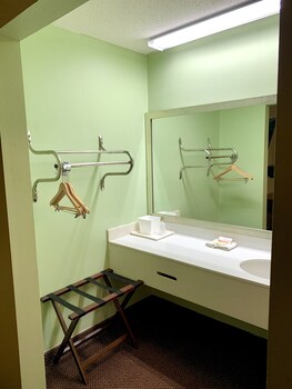 executive inn chester