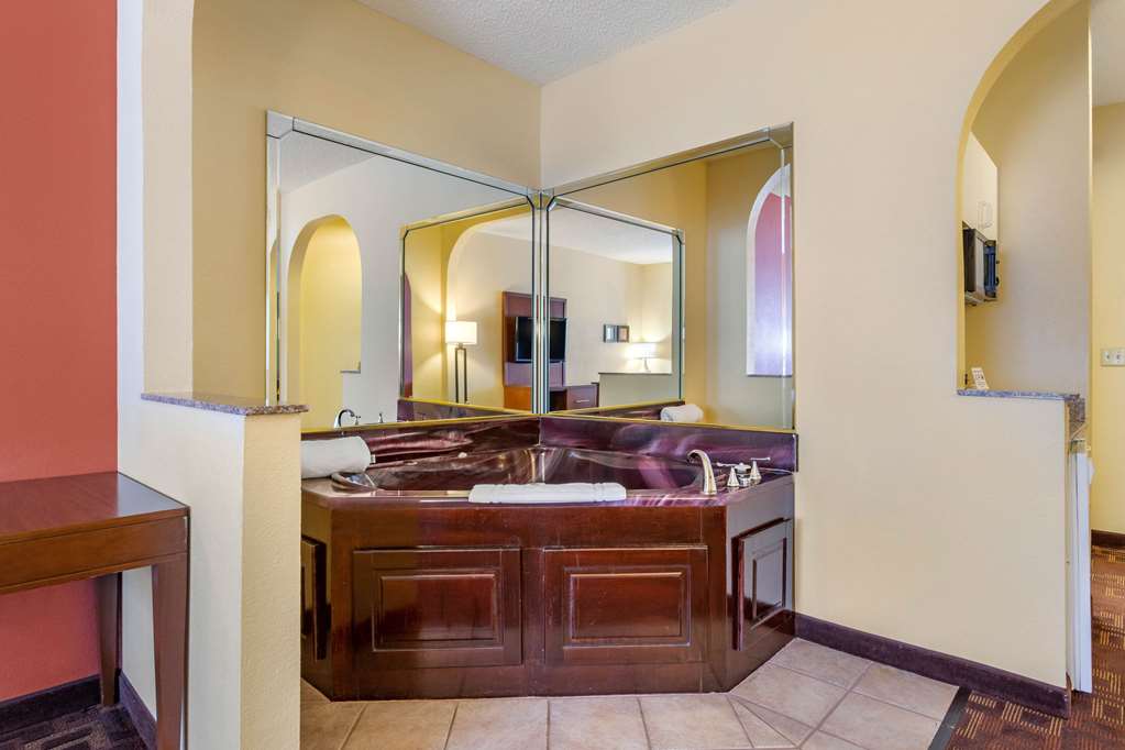 comfort suites near the galleria