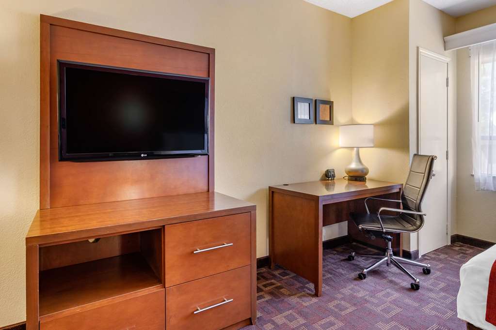comfort suites near the galleria