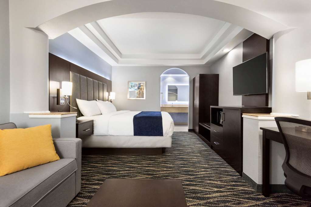 days inn and suites by wyndham houston hobby airport