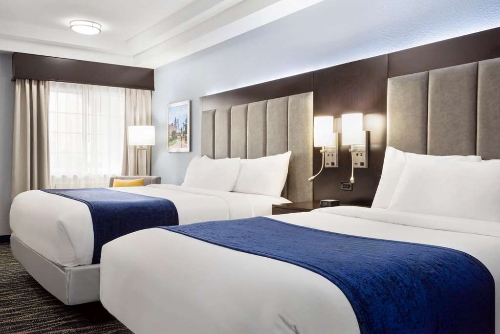 days inn and suites by wyndham houston hobby airport