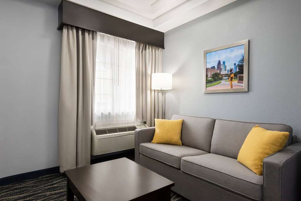 days inn and suites by wyndham houston hobby airport