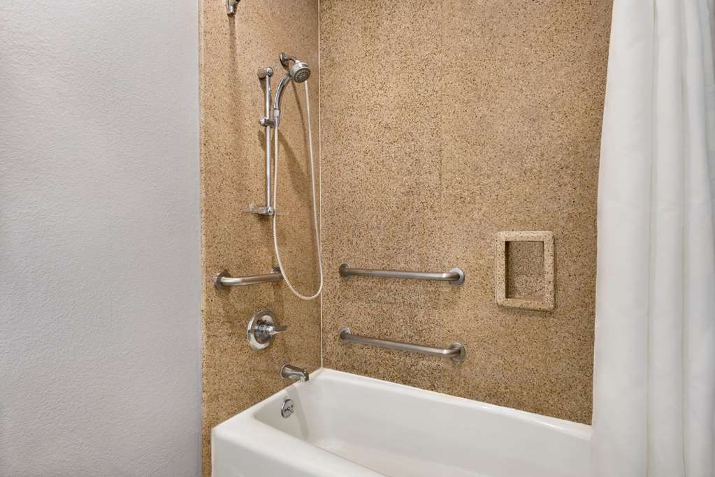 days inn and suites by wyndham houston hobby airport