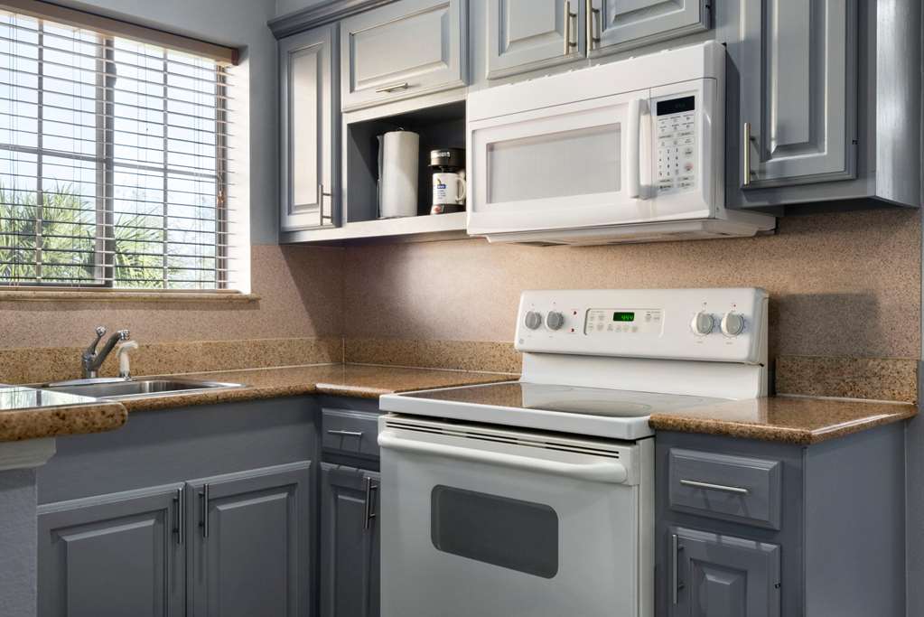 days inn and suites by wyndham houston hobby airport